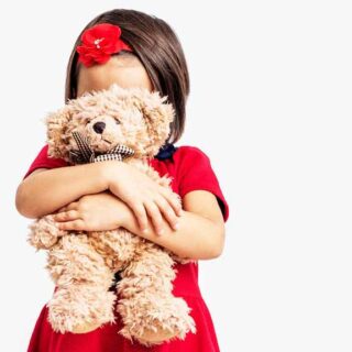 Как преодолеть застенчивость и неуверенность ребенка