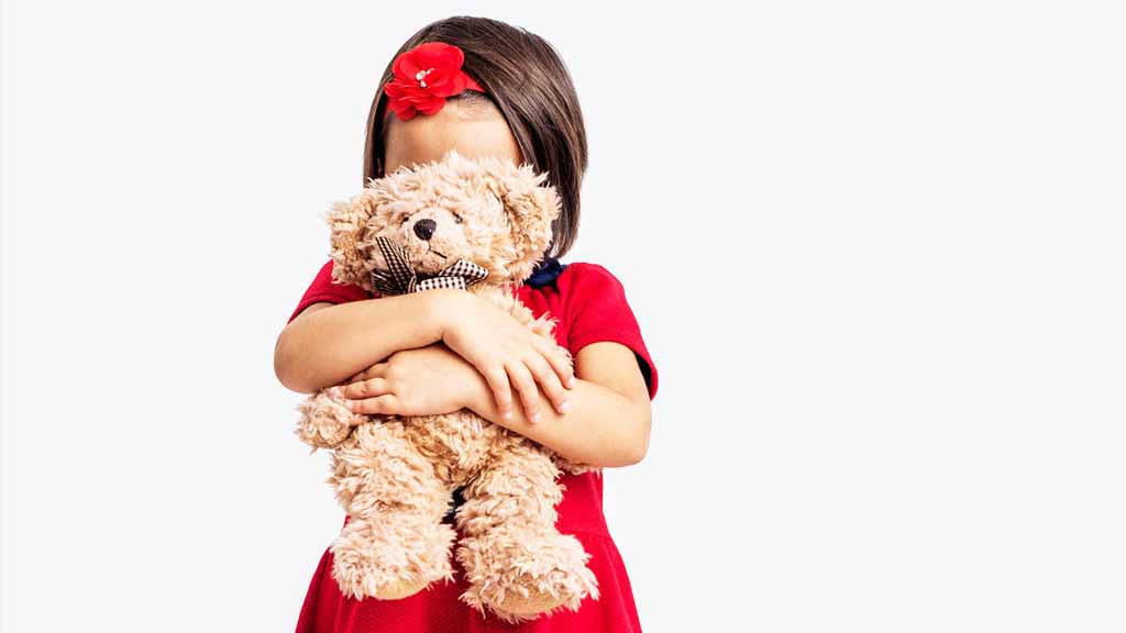 Как преодолеть застенчивость и неуверенность ребенка